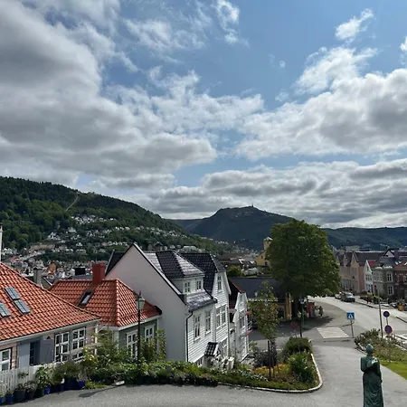 Semesterbostad Authentic Historic Luxury House *